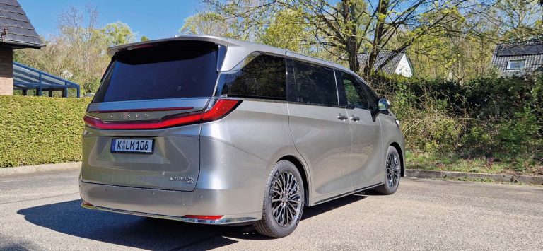 Lexus LM 350h Luxury Heck
