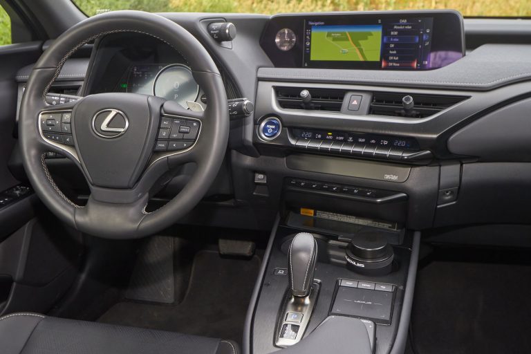 Lexus UX300e Innenraum